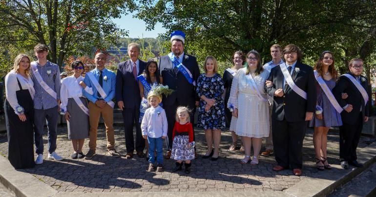 (l-r) Sophomore Princess Emily Lewis & escort Cayden Hayes, Senior Princess Andrea Vidal & Senior Prince Alex Pondexter, GSC President Dr. Mark Manchin, Homecoming Queen Jahnvi Duncan, Court Attendant Lucas Butcher, Homecoming King Austin Cochran, Court Attendant Kendall Duelley, GSC First Lady Gigi Manchin, Junior Princess Cassie Hyre, Senior Princess Keelin Howes, Junior Princess Escort Jacob Long, Senior Princess Escort Joe Lutsy, Freshman Princess Courtney Goad, & Freshman Prince Spencer Waggoner.