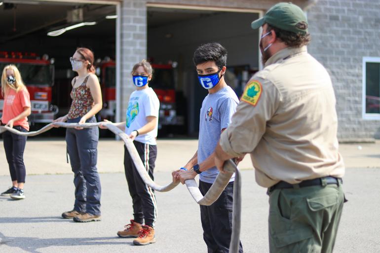 Glenville State Land Resources students work with WVDOF Service Forester Jesse King (far right) (GSC Photo/Kristen Cosner)